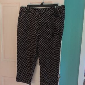 St. John's Bay Black and White Patterned Cropped Pants